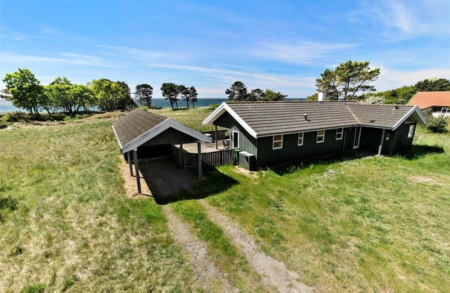 1329 Aakirkeby - Holsteroddevej 23