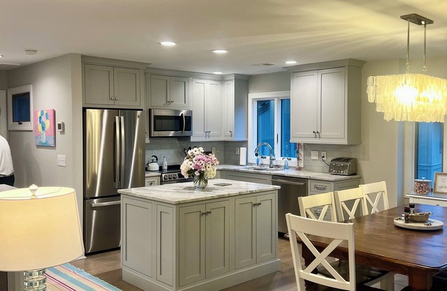 1333 Fairway Oaks: 4BR Villa, Lagoon Views, Short 5-7 min. stroll to the Beach!