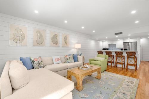 1351 Fairway Oaks Villa by Akers Ellis Rentals