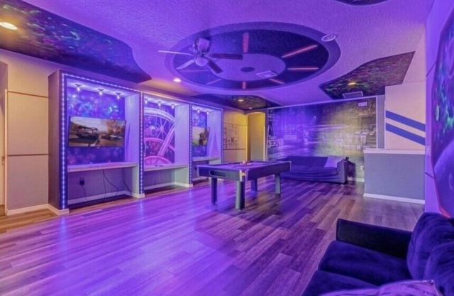 14 Bed Themed Rooms Everywhere Spacious Pool Home Great Location