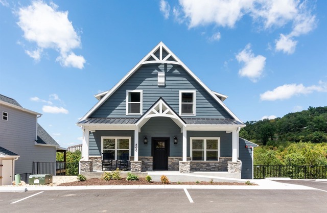14 Bedroom w/Hot Tub-Outdoor/Indoor Community Pool