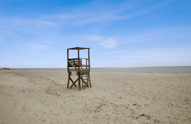 14 Night Minimum Beachfront Condo AC WIFI, special 4th of July pricing