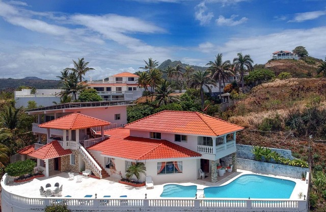 14BD guest-friendly complex, sea views, gym, 2 pools, billiard, home cinema!