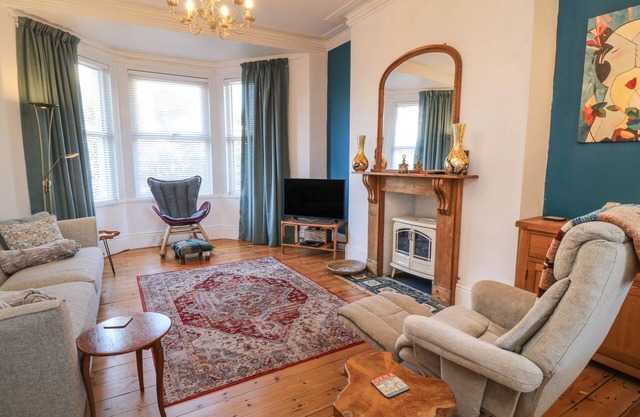 15 BRUNSWICK PLACE, family friendly, with a garden in Stoke, Plymouth