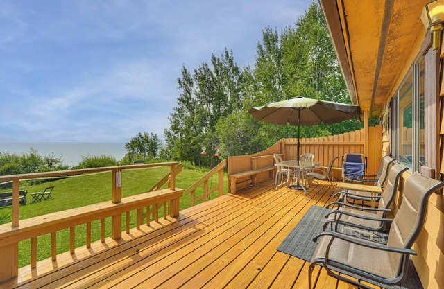15 Mi to Duluth: Lake Superior Beachfront Home!