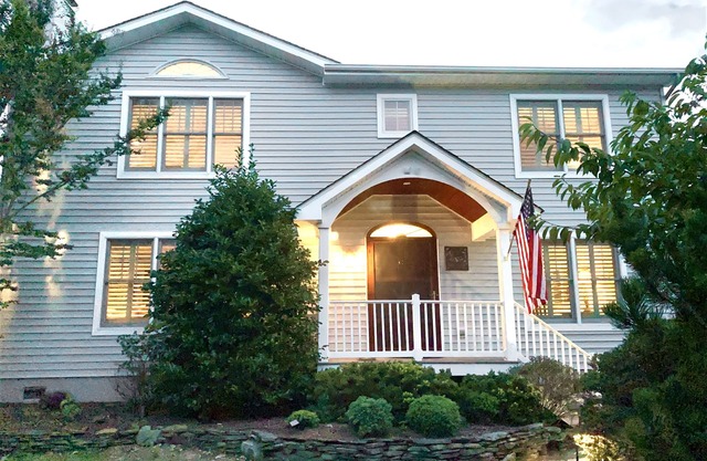 150 STEPS TO BEACH! CLASSY MULTI-FAMILY - LEWES & CLARK BEACH HOUSE