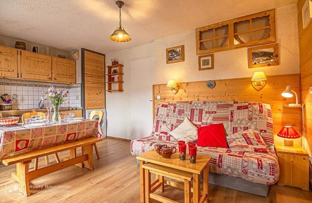 150m from ski slopes, 1st floor, balcony, tv, ski locker, 27m², Aussois