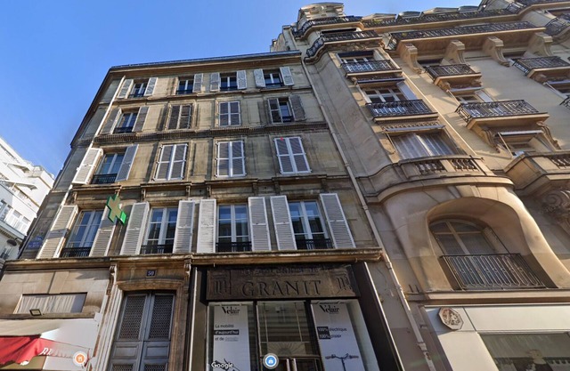 150m2 Exceptional Living in Marais windows overlooking beautiful Hotel de Ville