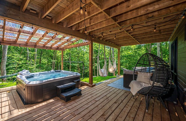 16 people, dome sauna, lake n river access, spa