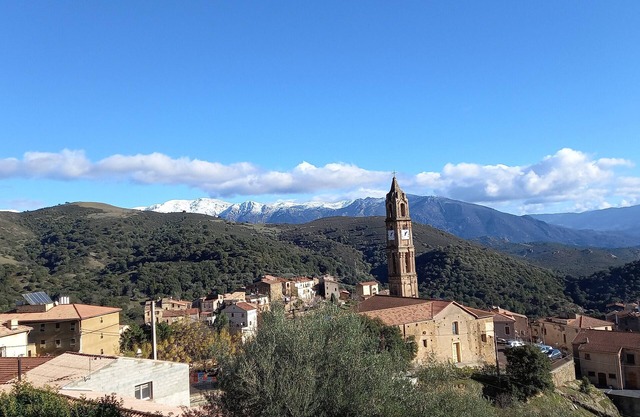160 m2 villa with village view