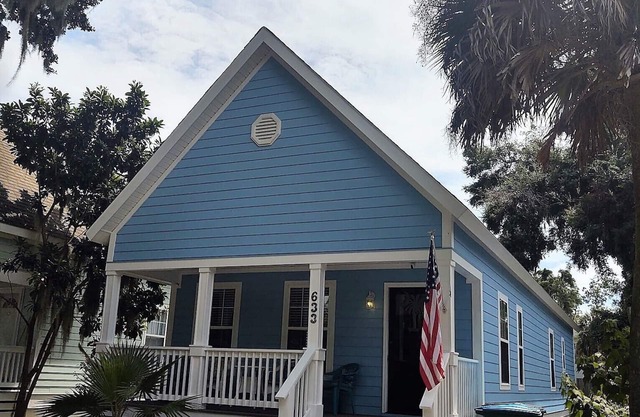 16th and Paradise - 2 Miles From Parris Island!