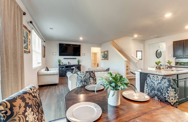 17 Mi to Dtwn Nashville: Family-Friendly Gem