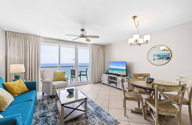17th Floor Beachfront at Pelican, Stunning View, 3 Pools, Beach Chairs, Wifi