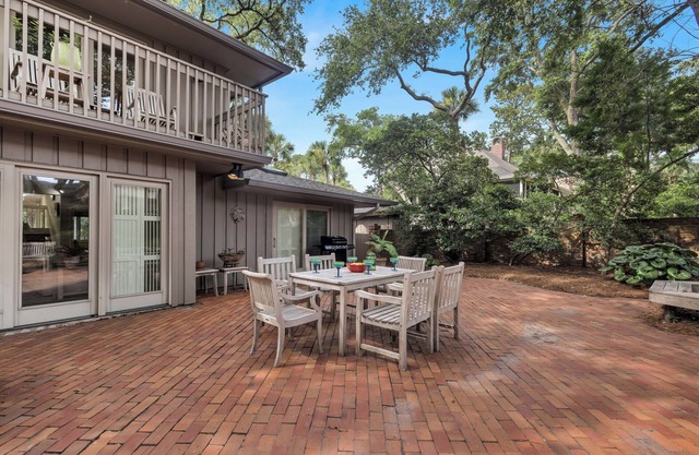 18 East Beach Lagoon @ Sea Pines | Steps to Beach | Lush Backyard