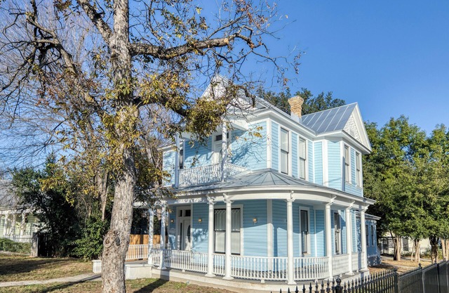 1800s Historic Victorian Home Downtown San Antonio 3 mins from Alamodome