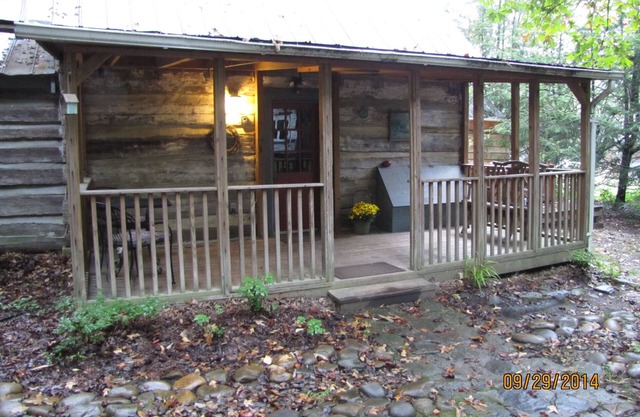 1800s Log Cabin with modern amenities conveniently located.