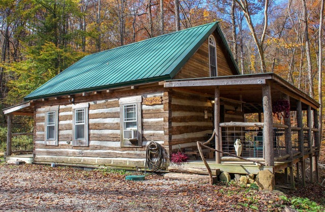 1800s Rustic Log Montana Cabin near Hocking Hills
