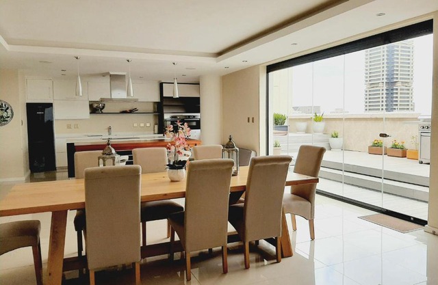 1804 Franklin 3-Bed Penthouse with Rooftop Jacuzzi