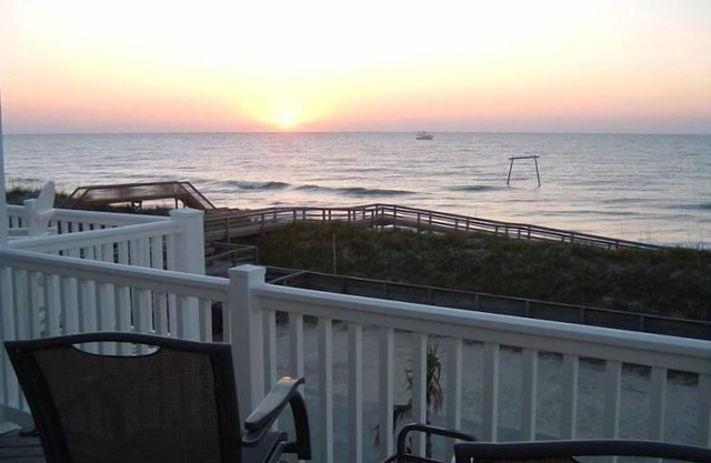 185 REVIEWS 10 EXCEPTIONAL 150 FEET TO OCEAN-NEWLY RENOVATED-BEAUTIFUL VIEWS!