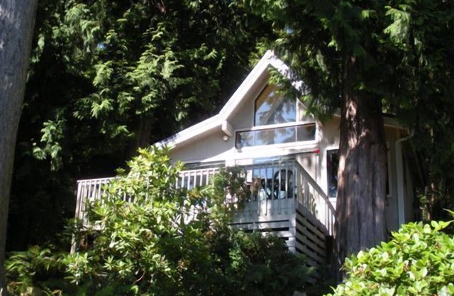 186 - 4 B's Coastal Cabin: 1 BR, 1 BA House in Greenbank, Sleeps 6