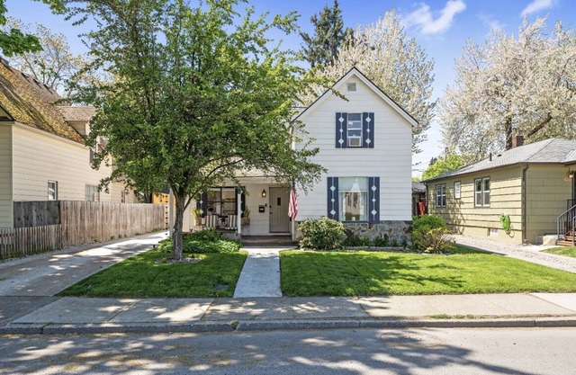 1890's renovated downtown Coeur d’Alene home