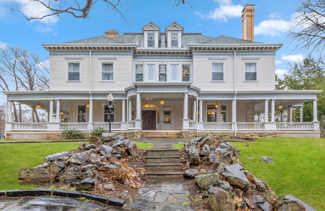 1897 MANSION 30 min to NYC Sleeps up to 26 with 12 bedrooms and 7 and 1/2 baths