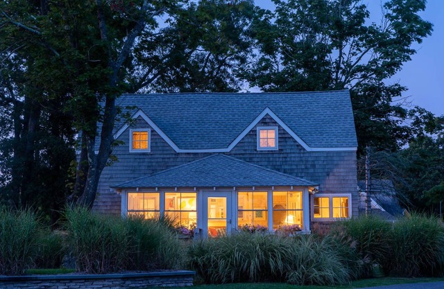 1898 Renovated Cottage 100' from Bullhead Bay