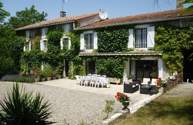 18th century private Domaine with large pool set in 12 acres