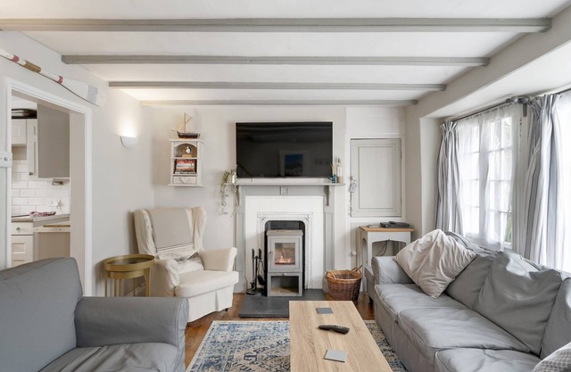 18th Century Cottage w/Garden, Central Newquay