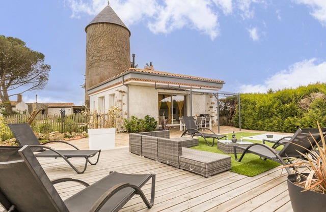 18th century mill, 3 bedrooms, garden, wifi in Monnières