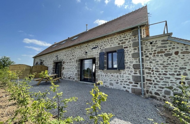 18th Century Renovated Farmhouse - Modern Comfort and Old-World Charm