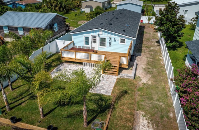 1900 sq.ft., 4-bedroom, 2-bath, dog-friendly, kayak & paddle gear, unground pool, walking distance to Hammock Beach.
