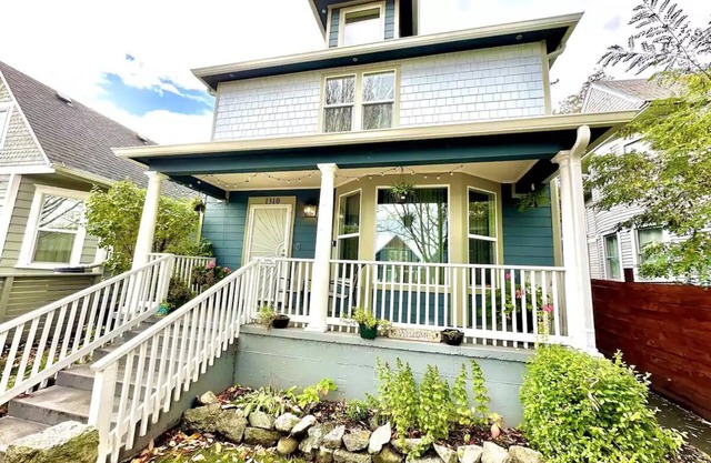1904 home near Tacoma dome & convention centernPet friendly