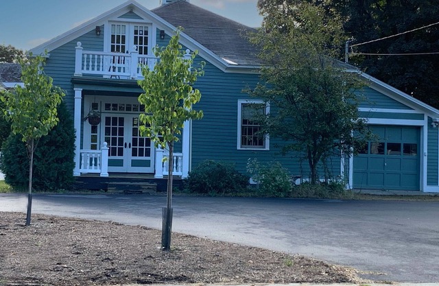 1905 Carriage House, beautifully renovated and walking distance to town.