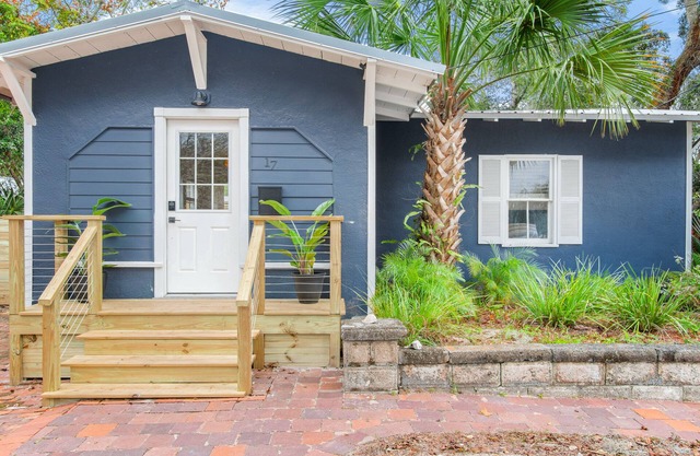 1920's Cottage by the Coast — 5 minutes from downtown