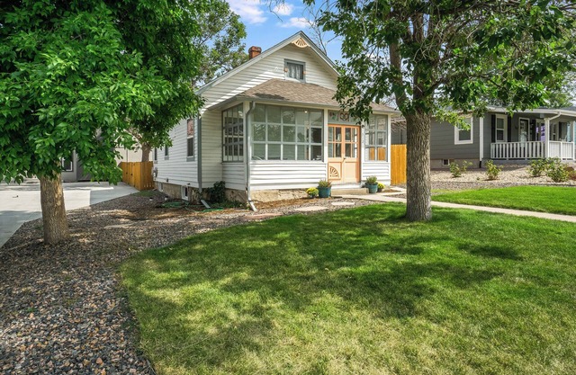 1920's Historic House Short Walk to Downtown