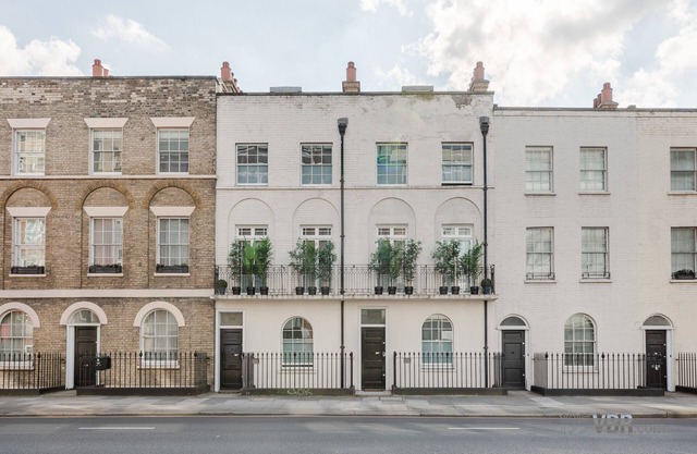 193195VBR - Both houses - twin Neighbouring Georgian townhouses, 12-bed 6-bath