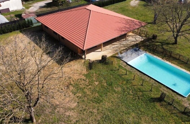 194m2 villa with swimming pool near ocean and lake