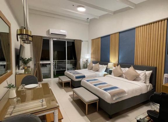 1BD 1BA PENTHOUSE 2X QUEEN