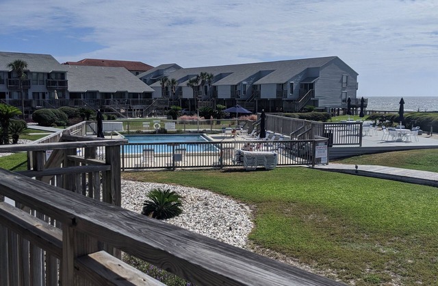 1bd-1bath-sleep4-Townhome 1804 E Gulf Beach Dr Unit K-12-nice gulf view-pool