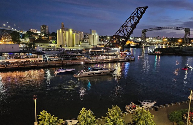 1bed 1bath Penthouse on the river. 10 minute walk to Cavs, Browns, Guardians.