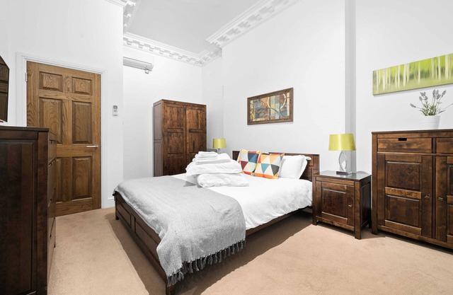 1BG Former Embassy 1BR sleeps 4 with Air Con