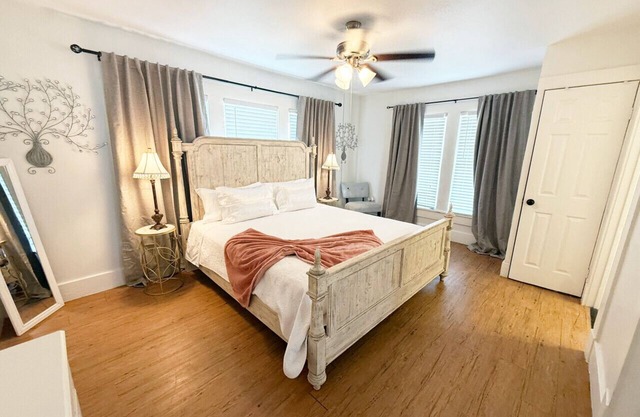 1BR/1BA Walk Downtown Riverwalk, Golf, Zoo & Pearl