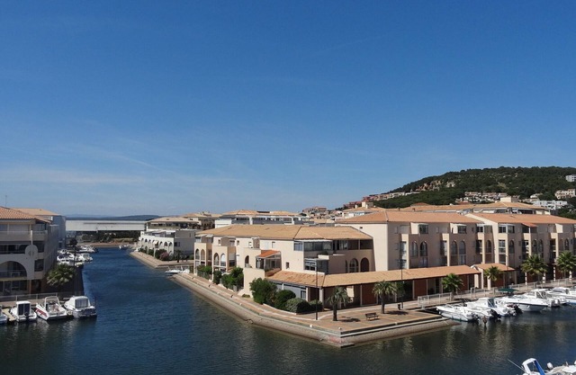 1BR Apartment 30m², Loggia and View, Private Parking