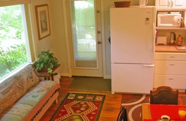 1br Apt. Overlooking Ravine In Clintonville