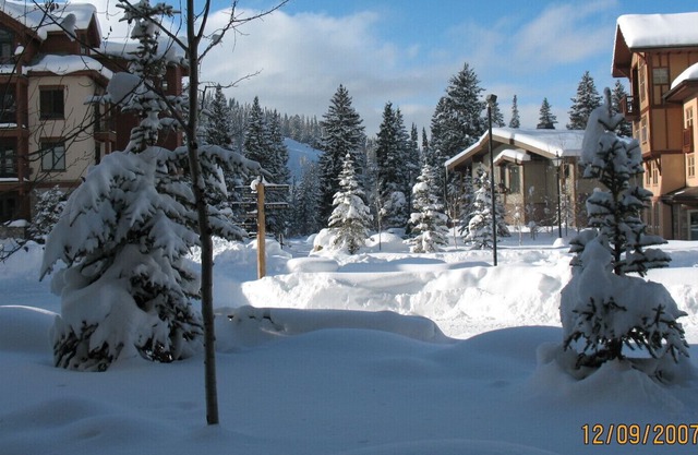 1BR Executive Suite in Solitude Village - 300 steps to chairlifts - upgraded