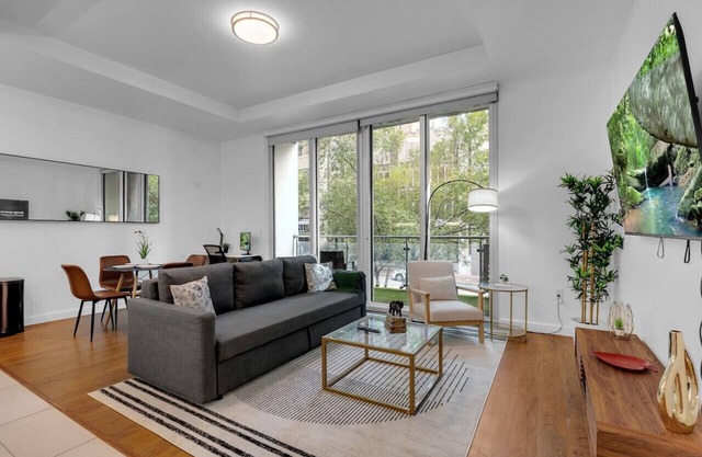 1BR Near BOK Center-Gym, Lounge, Balcony, Pets OK