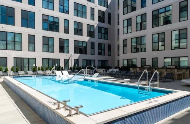 1BR OTR CBD Splurge - FreeParking/Gym/Rooftop Pool