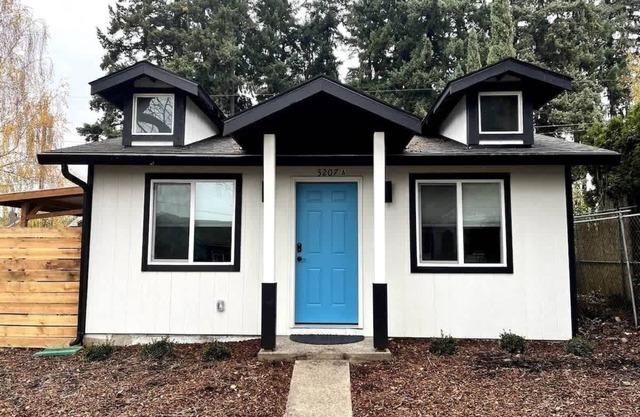 1BR Studio Near Dining & Shops w/Patio