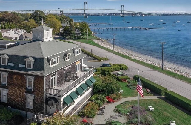 1br Suite Condo Overlooking Breathtaking Narragansett Bay!